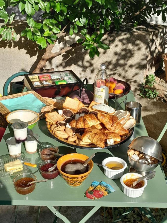 Bed and Breakfast Le Prieure Saint-Florent-sur-Auzonnet Exterior foto